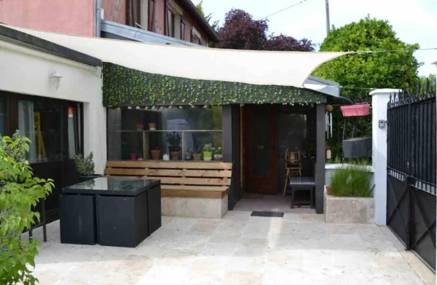 Leleka Hostel Esbly Εξωτερικό φωτογραφία